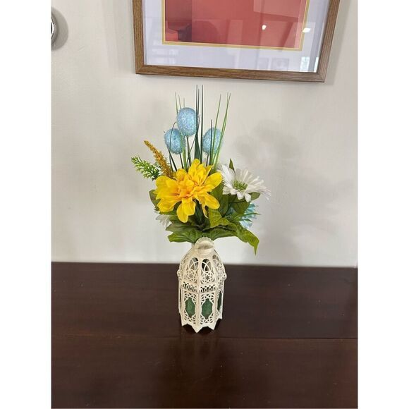 Spring & Easter Floral in lantern, Blue Flowers. - Picture 4 of 6